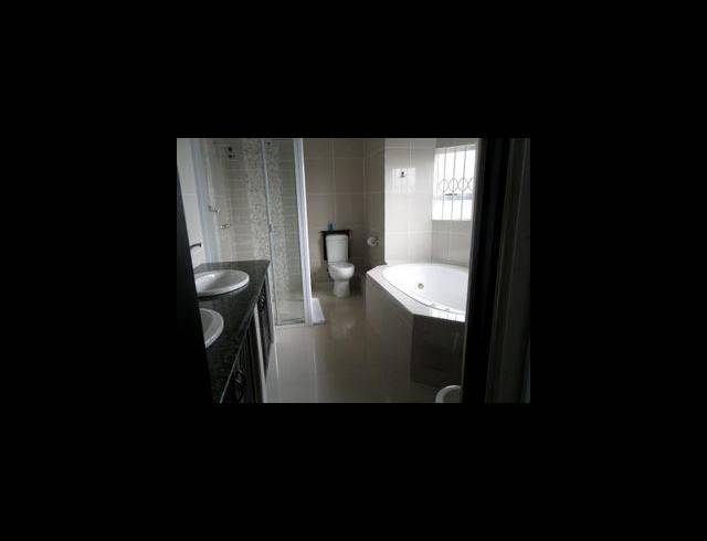 5 BEDROOM HOUSE FOR SALE IN SOMERSET PARK